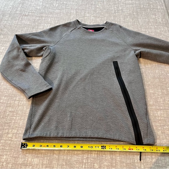Nike Tech Fleece Sweatshirt - Picture 1 of 8